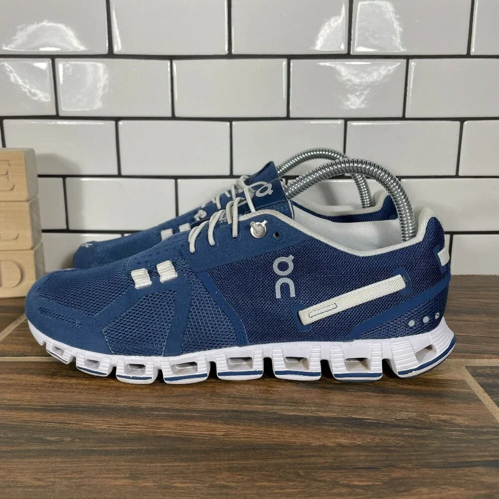 On Running Cloud 5 Womens Size 8 Shoes Blue White Athletic Speed Lace Sneakers